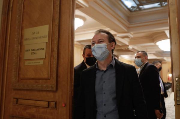 Florin Cîţu, întrebat de ce este foarte frig în Parlament: Stăm fresh. Încercaţi să vorbiţi cu experţii şi cu primarul Bucureştiului