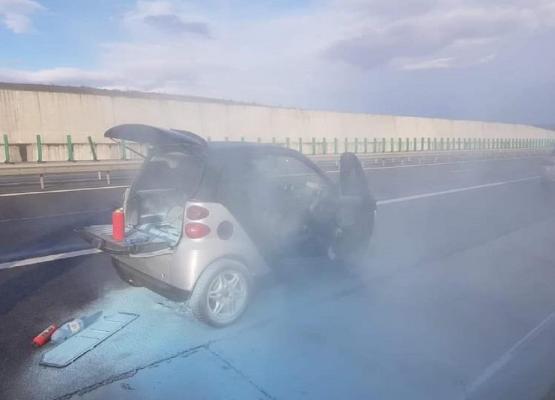 Şoferiţă amendată, după ce soţul ei, bun samaritean, a stins o maşină în flăcări, pe autostrada A3, înaintea pompierilor: "Nu mi se pare corect"