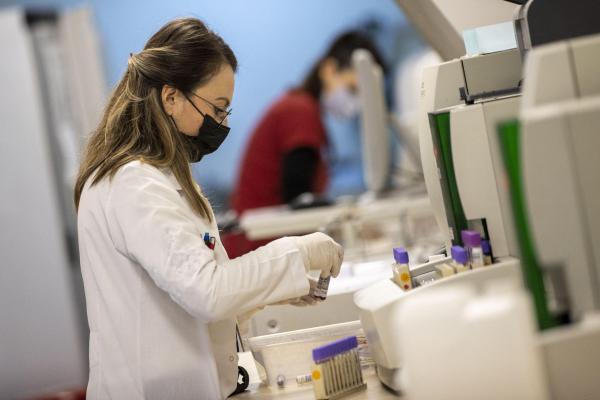 Este sau nu grupa 0 mai bine protejată împotriva Covid. Ce explicaţii au găsit specialiştii