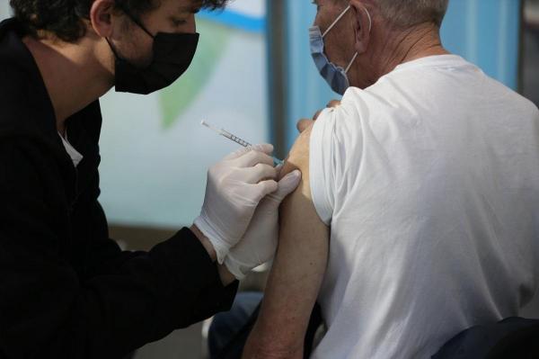 Rezultatul vaccinării rapide în Israel depășește orice așteptări: Scădere cu 53% a cazurilor noi, cu 39% a spitalizărilor și cu 31% a cazurilor severe - studiu