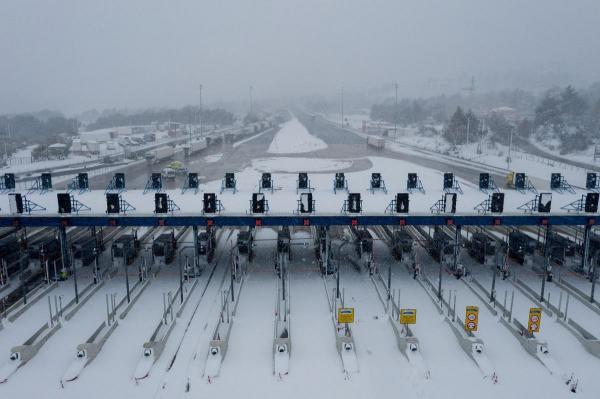Alertă MAE pentru românii care merg în Grecia: "Medeea" închide circulaţia între Lamia și Atena