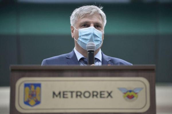 Directorul general al Metrorex, Gabriel Mocanu, sustine o declaratie de presa la finalul inaugurarii magistralei de metrou M5 - Drumul Taberei, la statia de metrou Eroilor din Capitala