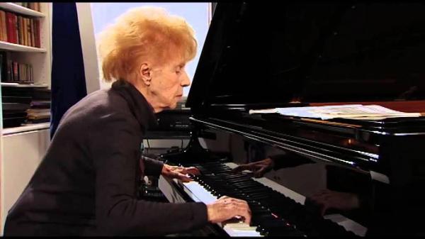 O pianistă franceză în vârstă de 106 ani, gata de lansarea celui de-al şaselea album