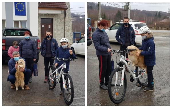 Andrei, băieţelul de 12 ani care îşi plimba câinele cu sania, a primit o nouă bicicletă