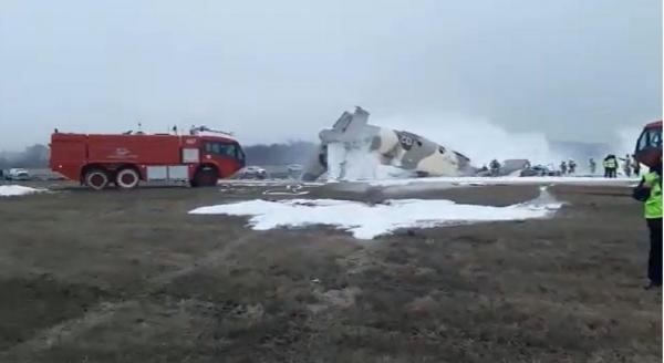 Imagini cu avionul dezintegrat pe pista