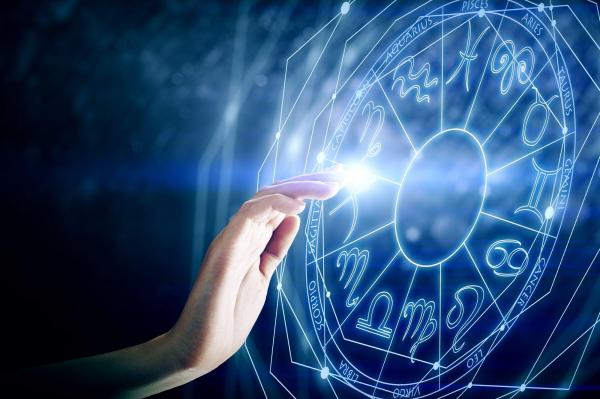 O mână şi cercul zodiilor, pe fundal albastru