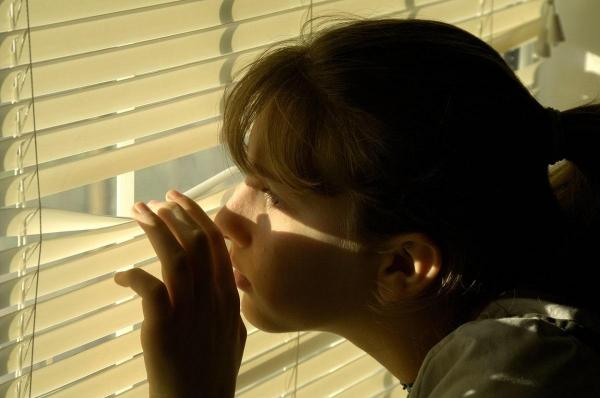 Copilă batjocorită şi lăsată însărcinată de propriul unchi, în Iaşi. Bărbatul a fost arestat