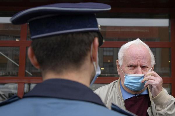 Poliţiştii au dat amenzi de sute de mii de lei pentru nerespectarea măsurilor de combatere a coronavirusului
