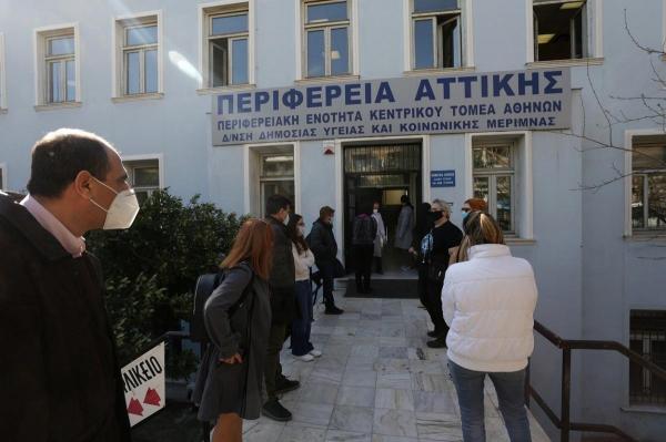 Grecia ar putea obliga medicii din sectorul privat să intre în lupta sistemului public de sănătate cu pandemia COVID-19