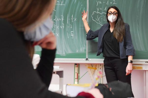 Ministerul Educației: 26 de elevi și 35 de cadre didactice s-au infectat zilnic cu SARS CoV-2