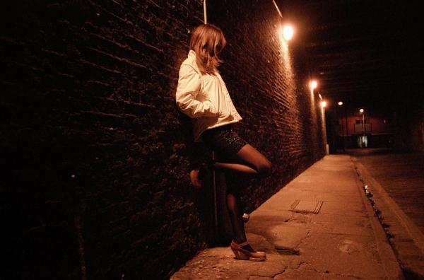 Prostituată româncă a murit cu zile în Franța, după ce a fost înjunghiată de un client. Criminalul, în fața instanței la aproape trei ani de la faptă