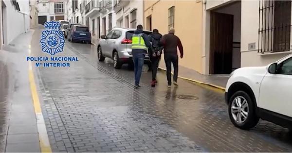 Românul îşi exploata iubita provenită din Republica Moldova