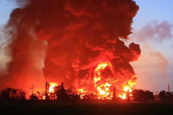 Flăcări devastatoare la rafinăria Balongan din Indonezia