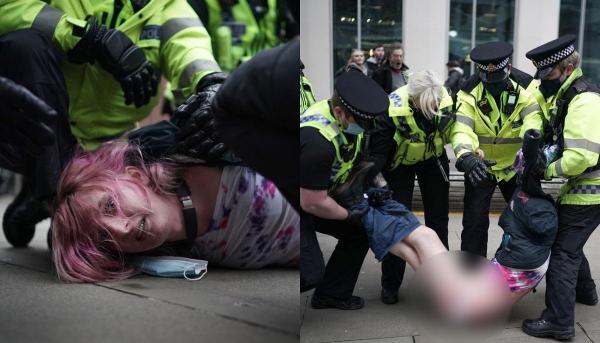 Manifestant reținut de polițiști după blocarea liniilor de tramvai în timpul unui protest „Kill the Bill” din Manchester City Centre