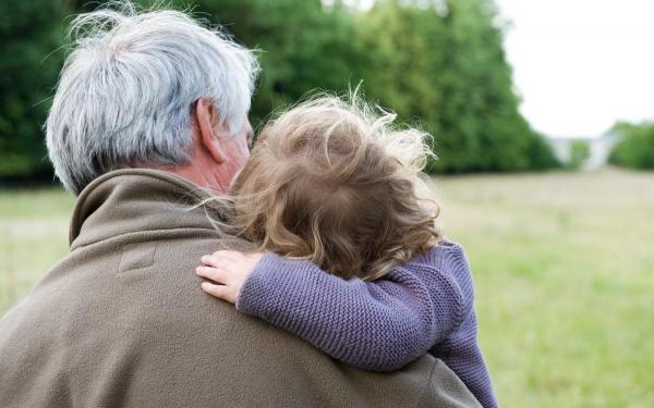 Bunici români, acuzați de răpire, în Italia. Mama unei fetițe de 2 ani își acuză socrii că i-au furat copila și au dus-o în România