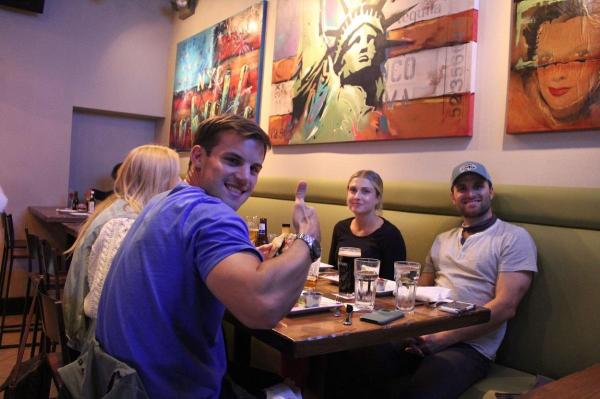 Americanii vaccinaţi se pot întâlni fără măşti. Anunţul făcut de Centrul pentru Prevenirea Bolilor din SUA