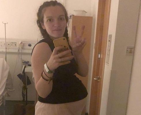 Caitlin Cotton a acceptat să devină mamă-surogat pentru bebelușul șefei ei: