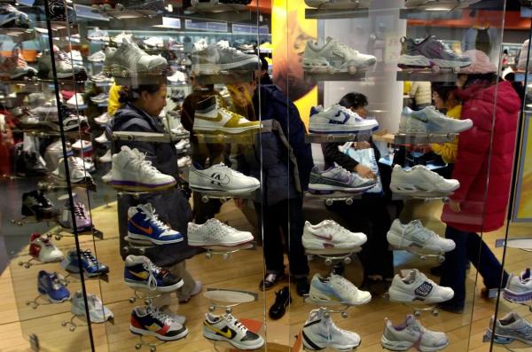 Nike intenționează să vândă adidași la mâna a doua, la preț redus