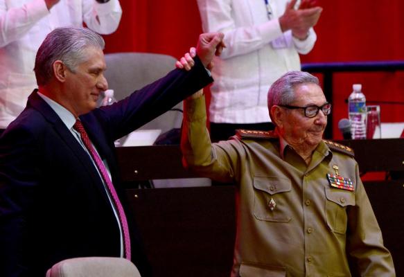 Miguel Diaz-Canel și Raul Castro