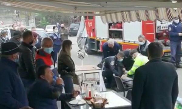 Unul din poliţiştii arestaţi preventiv, după incidentul din Piteşti, a ieşit la pensie. Celălalt a fost suspendat din funcţie pe perioada cercetării