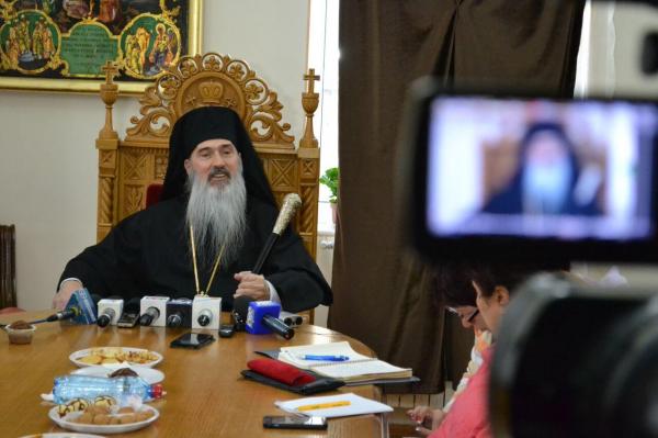 IPS Teodosie, arhiepiscopul Tomisului, la o conferință de presă