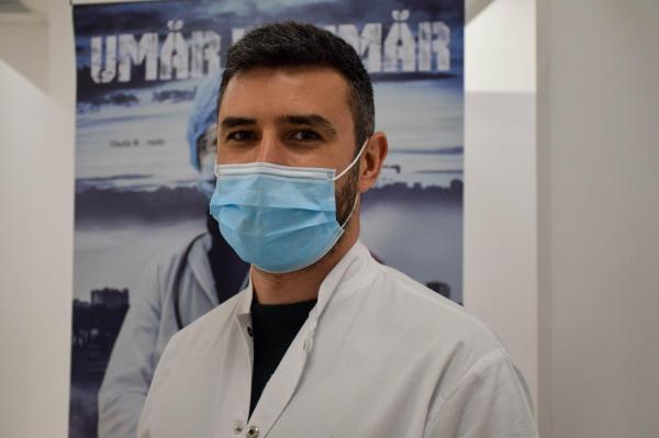 Mărturia unui medic infectat la 2 luni după ce s-a vaccinat cu ambele doze de Pfizer: ”Nu se compară!”