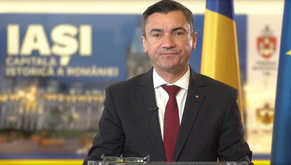 Mihai Chirica în timpul unei declaraţii de presă
