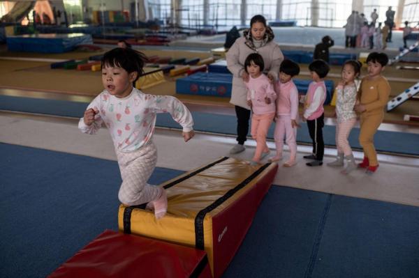 China contestă o scădere a populaţiei pentru prima oară în jumătate de secol. Ce s-a întâmplat după ce a abandonat politica copilului unic