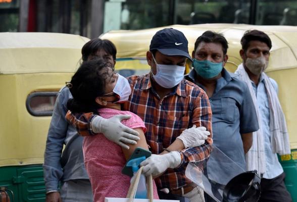 Situaţia Covid se agravează în India, infectările şi decesele continuă să doboare recorduri, iar experţii cred că bilanţul este subraportat