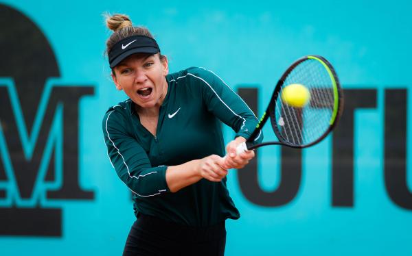 Simona Halep în timpul antrenamentelor, la Mutua Madrid Open