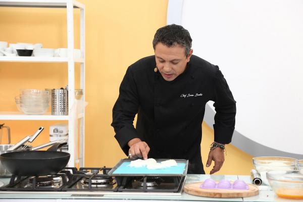 Chef Cătălin Petrescu, vizită inedită la Chefi la cuțite. O reţetă favorită a lui Robert De Niro, pe masa celor trei chefi