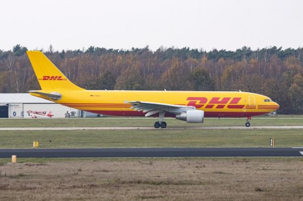 Peste 500.000 de doze de vaccin Pfizer sosesc luni în România. Transportul întârzie