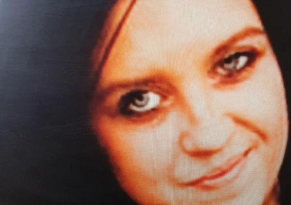 O mamă şi cei doi copii ai săi căutaţi cu disperare de poliţişti, după ce au dispărut de la casa lor din Scoţia