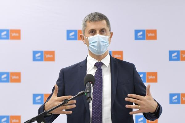 Dan Barna, lider USR, în timpul unei conferinţe de presă