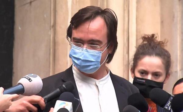 Prefectul Capitalei a anunţat că se poate renunţa la mască în interior, într-un birou unde toate persoanele sunt vaccinate