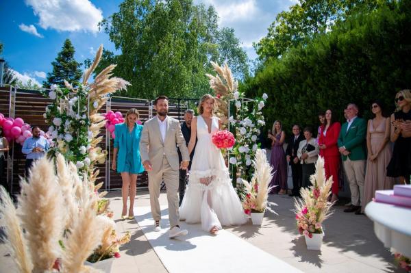 Dani Oţil s-a căsătorit cu Gabriela Prisăcariu. Cei doi urmează să devină părinţi în acest an