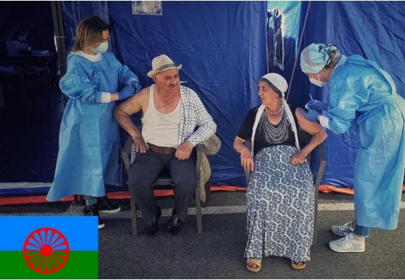 Nea Tacu şi-a luat soţia, pe Margareta, şi a venit la vaccinare. Este primul bulibașă care a făcut acest pas