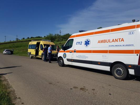 Copil de şapte ani care mergea pe bicicletă, lovit de un microbuz şcolar, în Vaslui