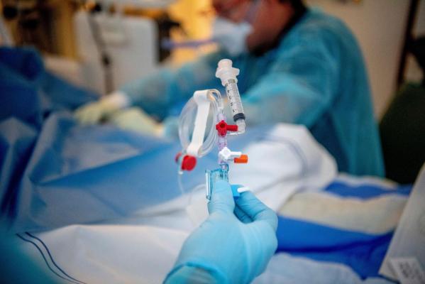 Tratament nou pentru bolnavii COVID-19