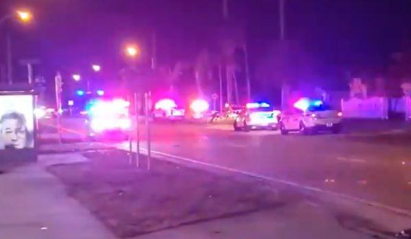 Doi morţi şi peste 20 de răniţi, după ce trei persoane au deschis focul în faţa unei săli de concerte, în Florida