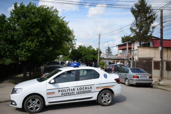 Doi puști de 12 și 13 ani, audiaţi de poliţişti după ce au încercat să spargă o agenţie bancară