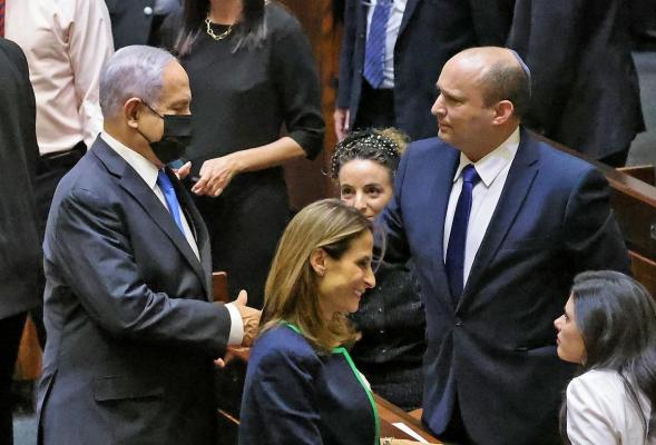 Noul guvern al Israelului câştigă majoritatea voturilor, punând capăt celor 12 ani de mandat ai lui Benjamin Netanyahu