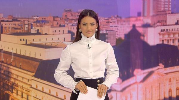 Rosse Stan, în platoul Observator Update, prezintă ştirile zilei