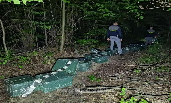 Poliţiştii români de frontieră au tras patru focuri de avertisment pentru a pune traficanţii de ţigări pe fugă