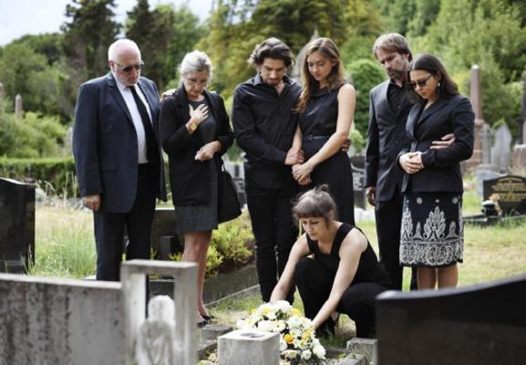Ritualul pomenirii asigură atât cinstirea memoriei celui trecut în neființă, cât și liniștea celor îndurerați
