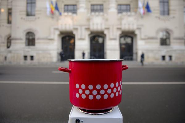 Nicuşor Dan dă vina pe ELCEN pentru lipsa apei calde în București: ”A decis să intre în revizie simultan cu două centrale”