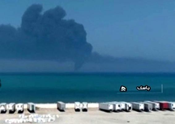 Accident misterios. Cea mai mare navă iraniană de război, Kharg, s-a scufundat în Golful Oman după ce a luat foc. VIDEO