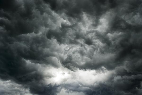 Sfat inedit venit de la Inspectoratul General pentru Situaţii de Urgenţă: evitaţi băile în timpul furtunilor