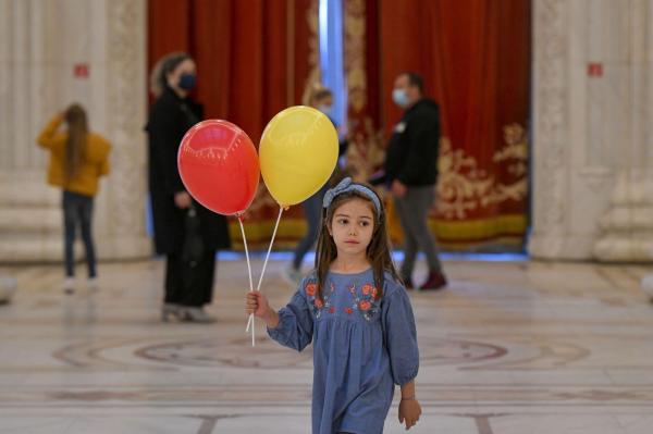 Guvernul a aprobat ordonanţa de urgenţă privind alocaţiile pentru copii. Cu cât cresc alocațiile din 2022