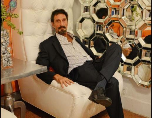 Cine a fost John McAfee, găsit mort în închisoare la câteva ore după ce a fost decisă extrădarea în SUA. Afacerile sale cu criptomonede